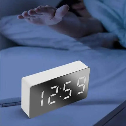 Spiegel Alarm Klok - LED Snooze Wekker Nachtlampje - Wit
